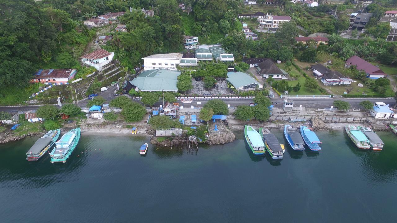 Atsari Hotel Parapat Exterior foto